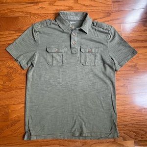 Gap boys size large (10) olive green shirt with collar and two pockets on front.